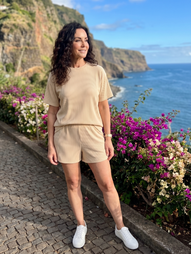 Bella - Morbido Set Relaxed Fit con Maniche Corte e Collo Rotondo