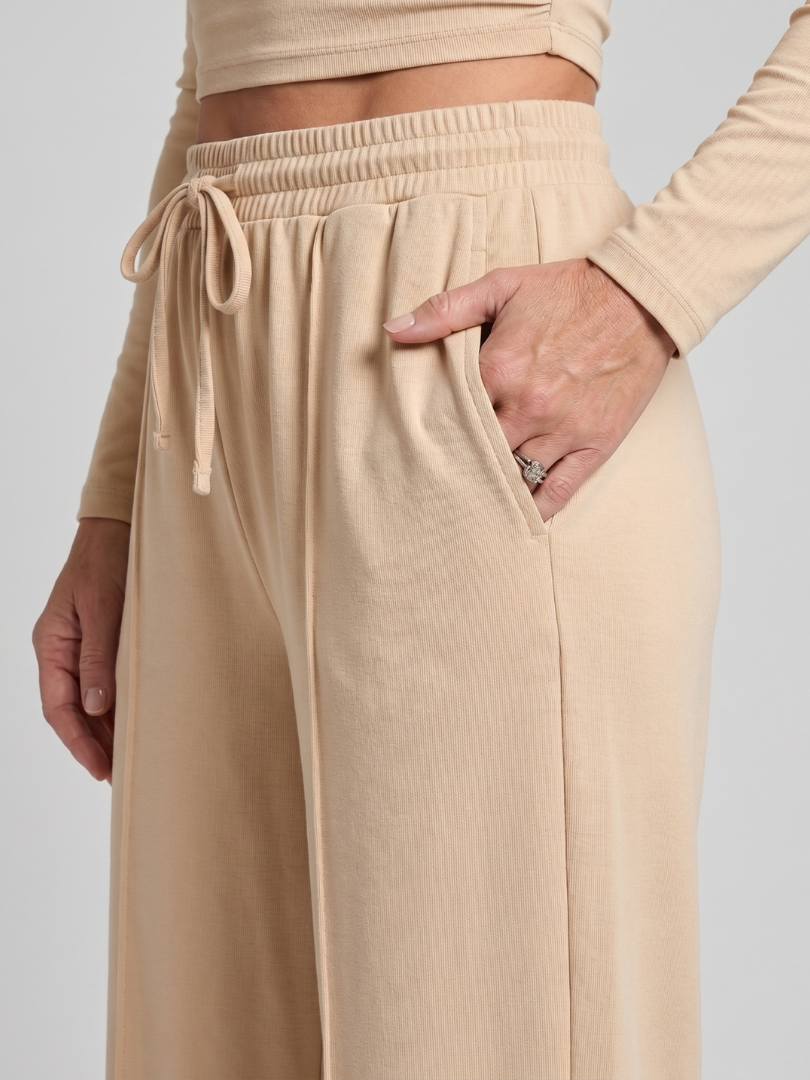 Avam - Comodo Completo con Top Corto a Maniche Lunghe e Pantaloni