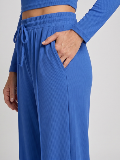 Avam - Comodo Completo con Top Corto a Maniche Lunghe e Pantaloni