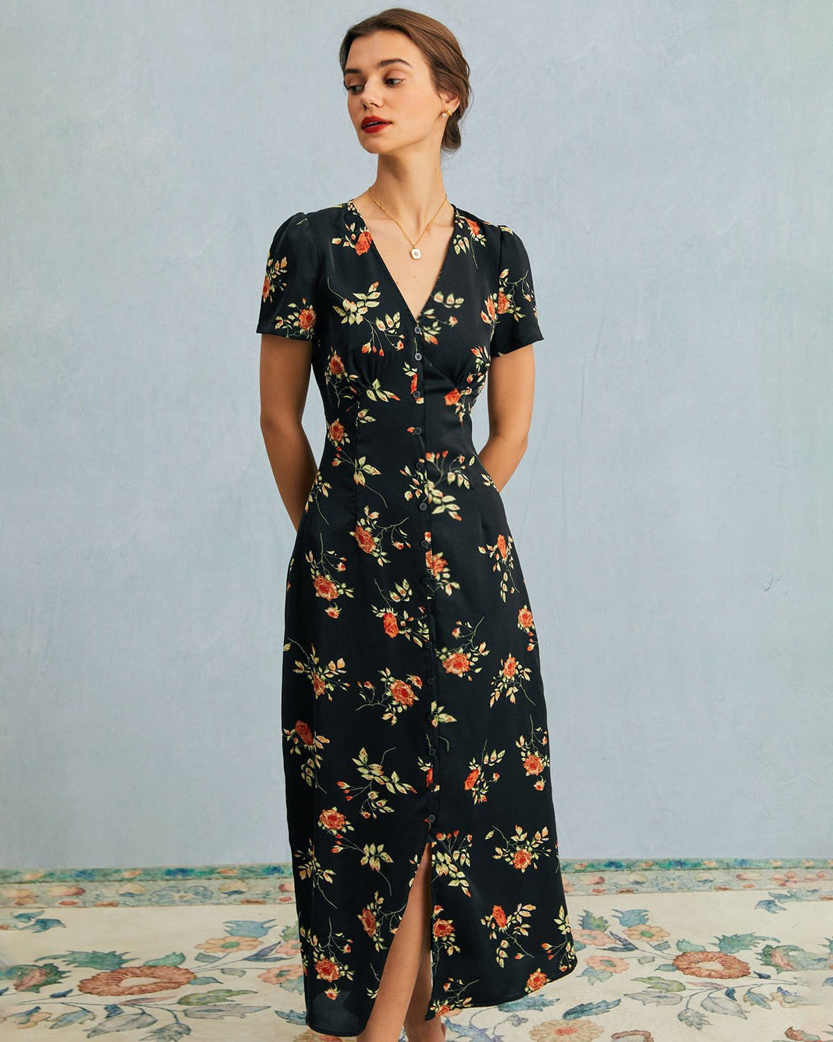 Maxi Abito Nero con Scollo a V e Maniche Corte