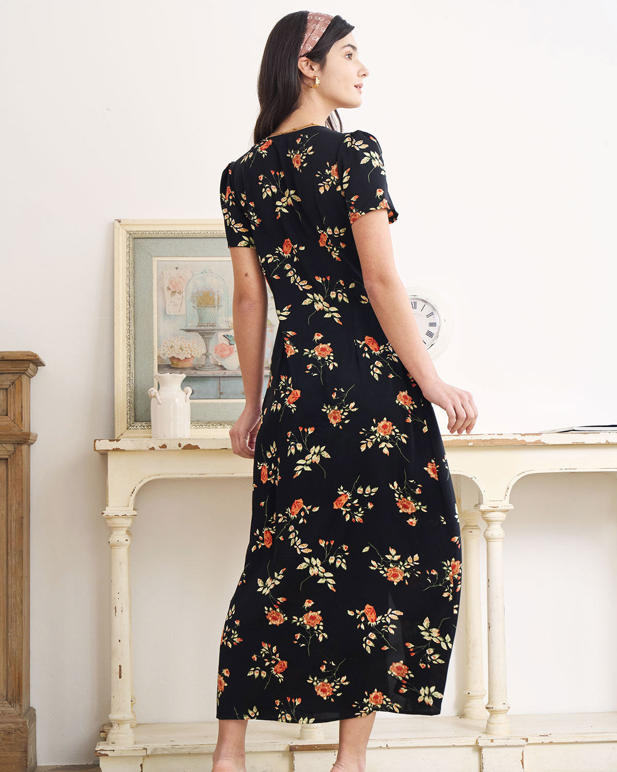 Maxi Abito Nero con Scollo a V e Maniche Corte