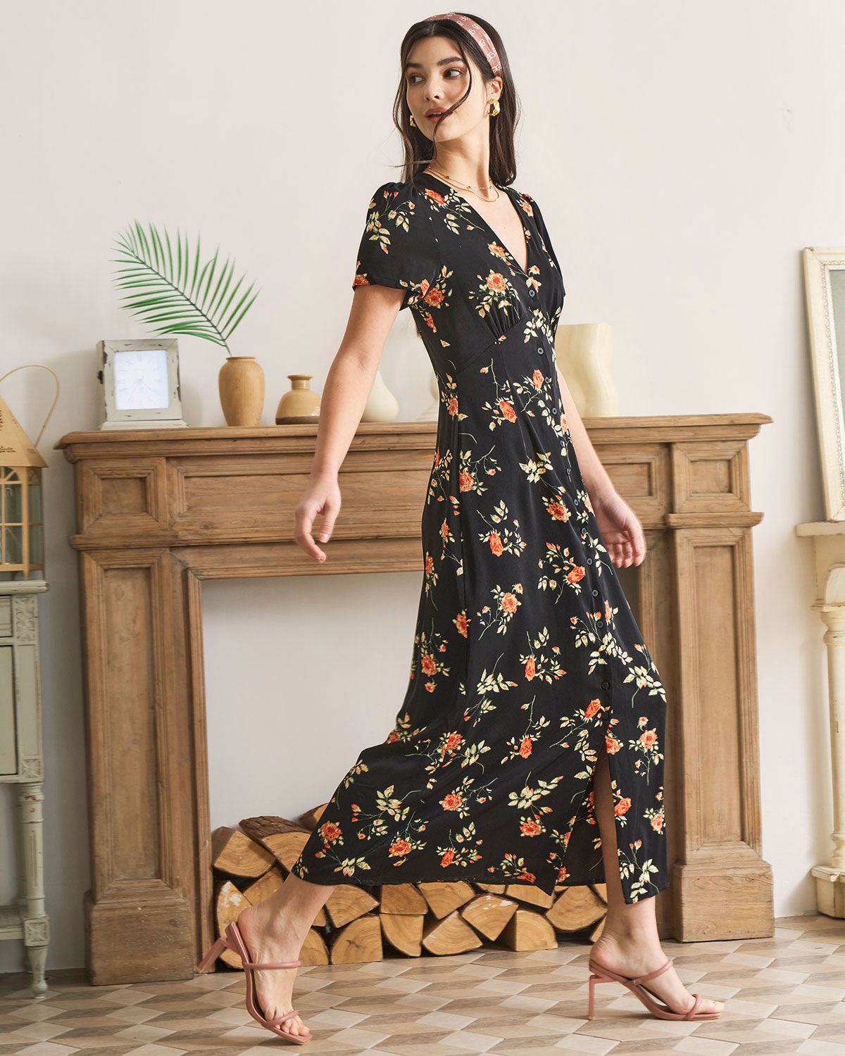 Maxi Abito Nero con Scollo a V e Maniche Corte